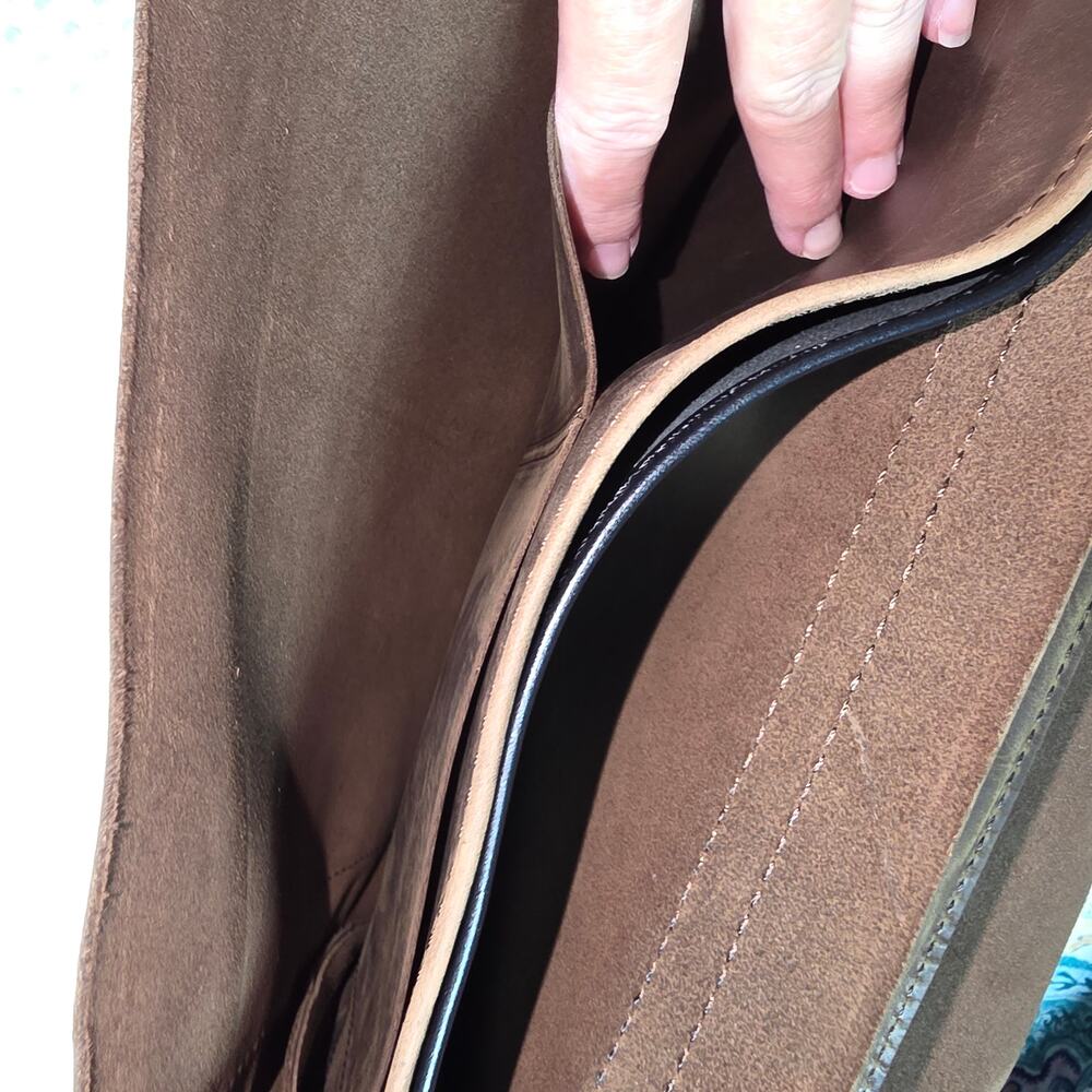 UNIVERSE FULL GRAIN LEATHER LAPTOP MESSENGER BAG (NO STRAP) - Picture 6 of 10